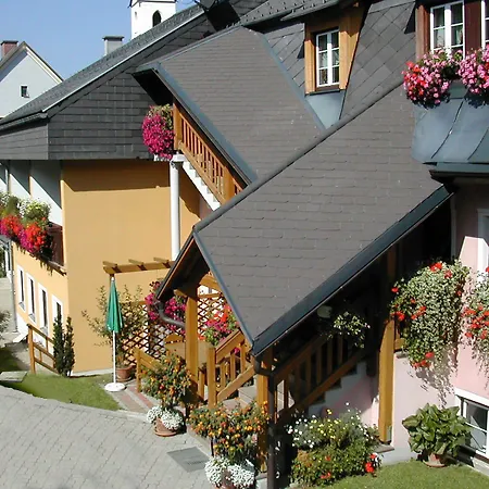 Farm stay Bio-Bauernhof-Hotel Matlschweiger *